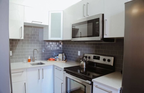 Stratford Apartment | Debonaire Suite: Luxurious - Cozy - Downtown