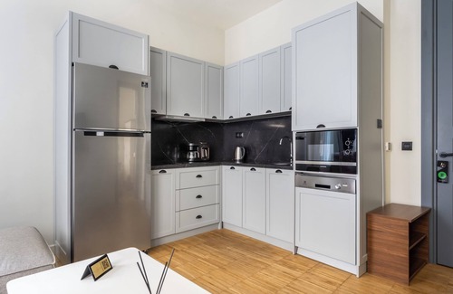 Ovabuku House | DeCamondo Residence