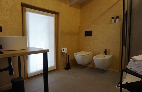 Borgomanero Bed & Breakfast | Decanter House