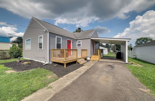 Natrona Heights Cottage | Deck & Patio: Inviting Abode in Natrona Heights!
