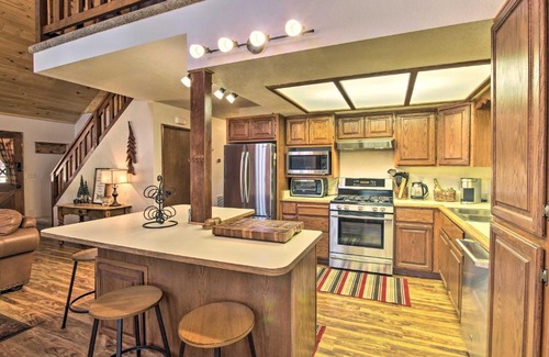 Overgaard House | Deck, Porch and Grill Heber-Overgaard Getaway!