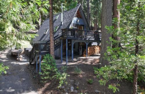 Arnold House | Decks, Grills and Fire Pit Camp Connell Hideaway!