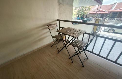 Kulim Apartment | Deena's Cottage Homestay Kulim Hitech Hospital Kulim, Three bedrooms Single Storey Terrace House