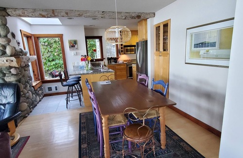 Regional District of Nanaimo Cottage | Deep Bay Ocean Front Cottage - Private Getaway with Hot Tub