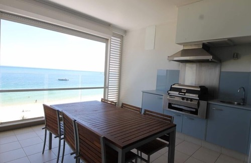 Brisbane Waterfront House | Deep Blue 11 Apartment Moreton island