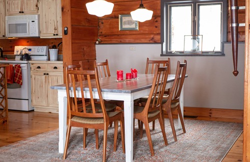 Deer Bay Cottage | Deer Bay Chalet - Kawartha Lakes waterfront Cottage