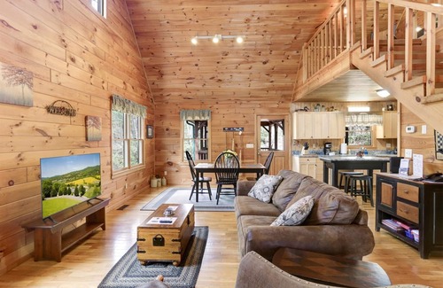 Morganton Cabin | Deer Crossing-Romantic, Charming and Secluded. Hot Tub, Fire pit