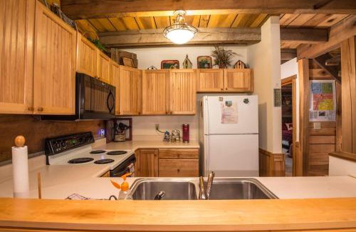 Helmsburg House | Deer Dance Log Cabin