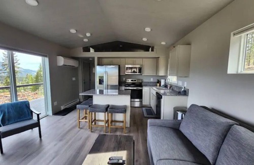 Gallatin Gateway Cabin | Deer Friends Cabin Escape