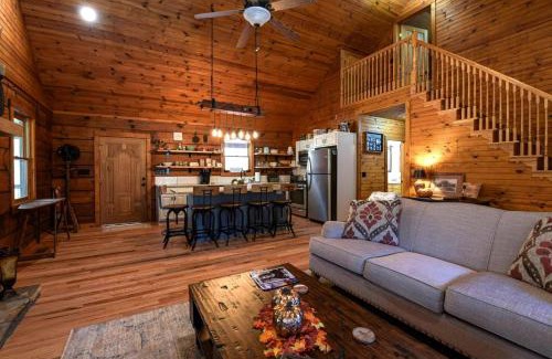 Saluda House | Deer Haven by AvantStay Cabin w Pond Waterfall