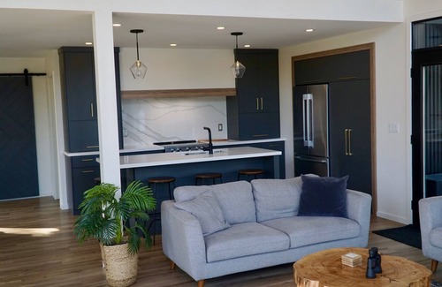 Unorganized Centre Parry Sound Cabin | Deer Lake Onyx - Modern Waterfront Cottage
