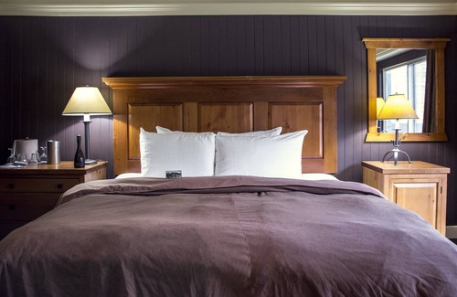 Lake Louise Hotel | Deer Lodge
