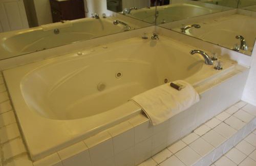 Adamsville Hotel | Deerfield Inn