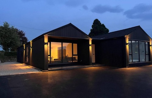 Cashel Apartment | Deerpark Villa Six Bed Four Bathrooms Sleeps Sixteen