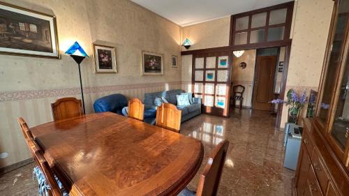 Musocco Apartment | DeHomes - Two bedrooms, terrace, Wi-Fi, Tram to Centre & Rho Fiera