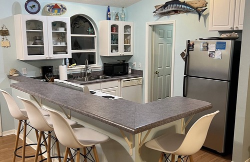 Salem House | Dekle Beach Darling - Beautiful Sunsets and Great Fishing