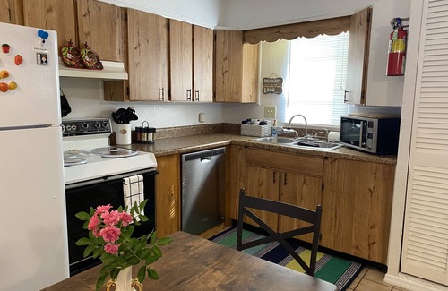 DeLand House | Deland Marigold House, Beautiful Quiet Setting, with Comfy Bed, Downtown DeLand