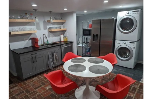 Capitol Hill Apartment | Delightful 1 bdrm/2 bed in center of Capitol Hill.