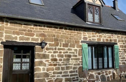Ambrieres-les-Vallees House | Delightful 1-Bed Cottage in Ceauce