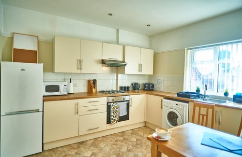 Birkdale Apartment | Delightful 2 bed apartment - sleeps 5 - Birkdale Village