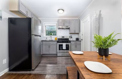 Newington Apartment | Delightful 2-bedroom apartment with AC in West Hartford