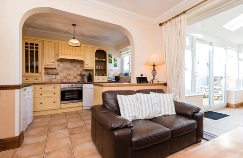 St. Martin House | Delightful cottage only a mile from the sea
