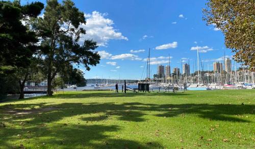 Darling Point Apartment | Delightful Darling Point Studio w Stunning Rooftop