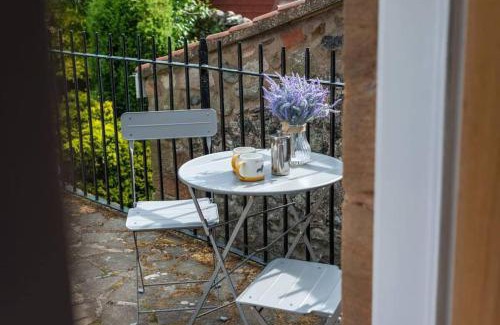 Cockburnspath Apartment | Delightful Garden Upper Cottage in Oldhamstocks East Lothian