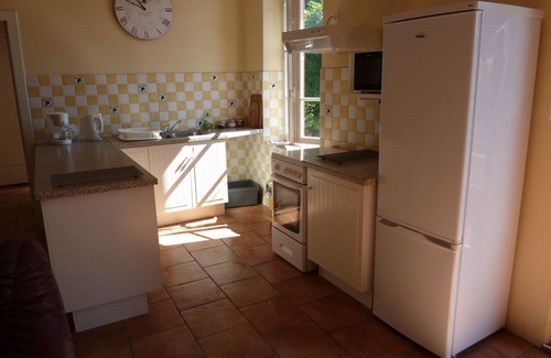 Douzens Apartment | Delightful gite with pool in ancient wine domaine