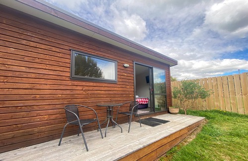 Lake Hawea Cabin | Delightful Lake Hawea Studio Cabin