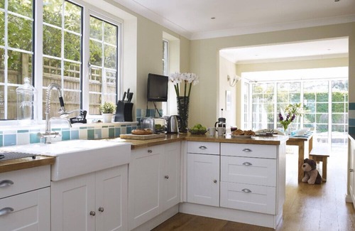 Rustington House | Delightful seaside house with large secluded rear garden sleeps maximum 8 people