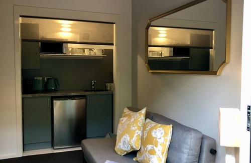 Trentham Bed & Breakfast | Delightful Self Contained Private Suite with Kitchenette
