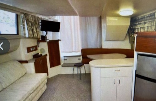 Pompano Beach Boat Rental | Delightful Sport Yacht with Pool