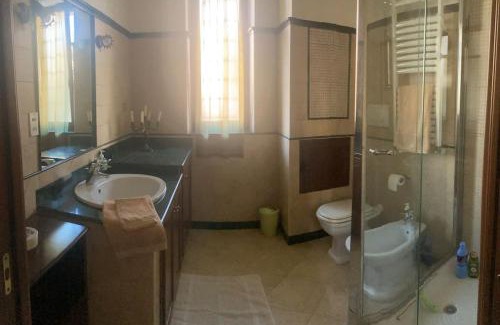 Zona XXXII Acilia Nord Apartment | Delizioso appartamento in villa tra mare e città
