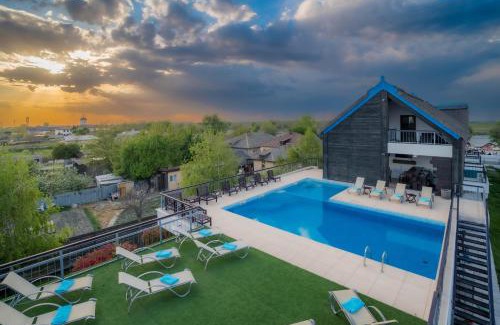 Crisan Resort | Delta Boutique & Carmen Silva Resort