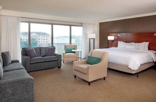 Chesapeake Hotel | Delta Hotels by Marriott Chesapeake Norfolk