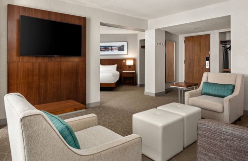 Minneapolis Hotel | Delta Hotels by Marriott Minneapolis Northeast
