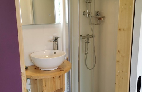 Borris Cabin | Delux romantic glamping cabin with superking bed