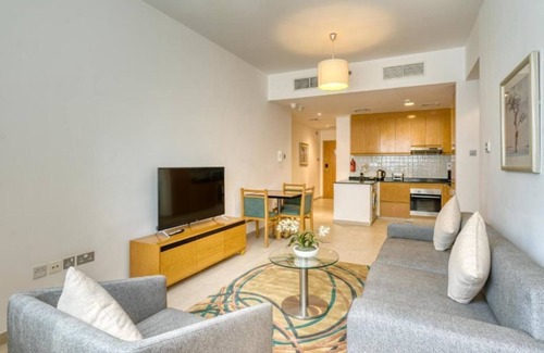 Umm Suqeim 3 Apartment | Deluxe 1 BR at Al Thanyah Street, Barsha Heights