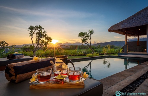 Kalisada Villa | DeLuxe 1BR villa with pool and breathtaking ocean /ricefield view!