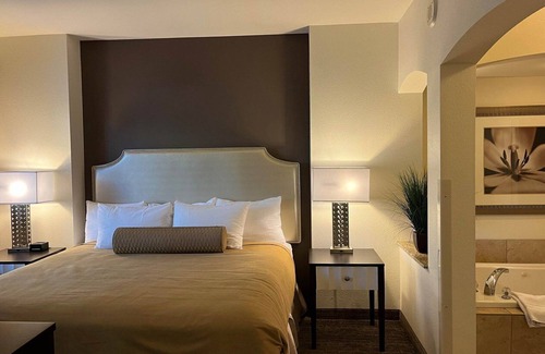 Enterprise Resort | Deluxe 2 Bedroom and 2 Bathroom Unit with Full Amenities