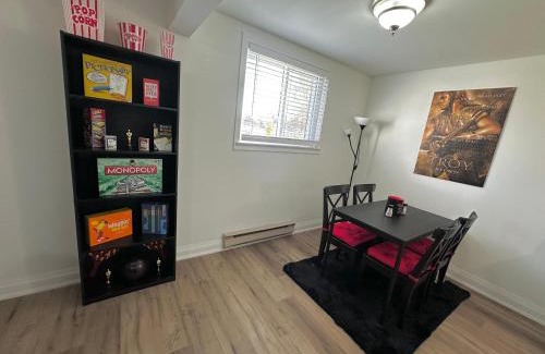 Port Dover Apartment | Deluxe 2BD Movie Apartment in Port Dover
