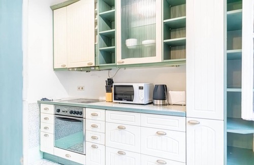 Neulerchenfeld Apartment | Deluxe 3BR Apt Wiener Stadthalle