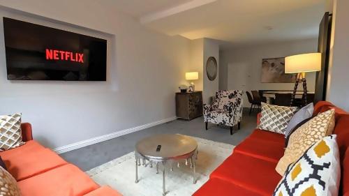 Barnt Green House | Deluxe 7 Bedroom Property in Solihull