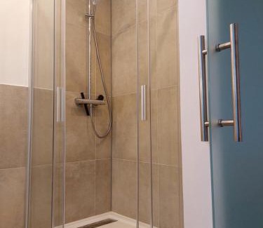 Oberkochen Apartment | Deluxe Apartment 3 P I 2 SZ I Balkon I Küche in Oberkochen - Hensold, Zeiss fußläufig