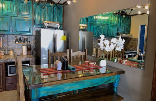 Quetzaltenango Apartment | Deluxe Art Gallery Loft (Free Parking)