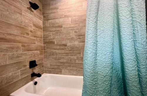 Fruitdale Apartment | Deluxe Cabin 1 - Rogue River Resort