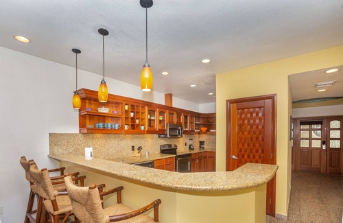 Lawson Rock Condo | Deluxe Condo w/Massive Patio Lawson Rock - Yellow Fish 211