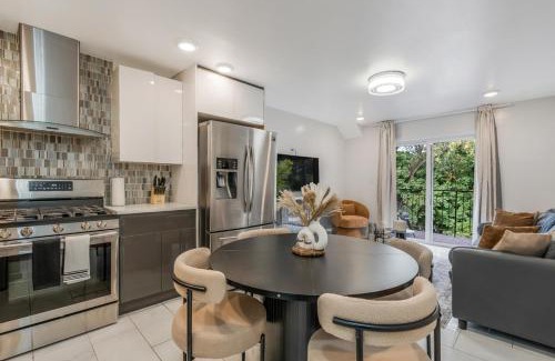 North Bergen Apartment | Deluxe Condo with free Parking 20 Min to NYC