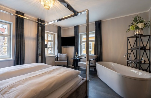 Meissen House | Deluxe double room with private bathroom